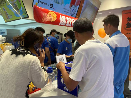 奶茶加盟什么品牌有实力?350vip8888茶饮加盟让你创业无忧!